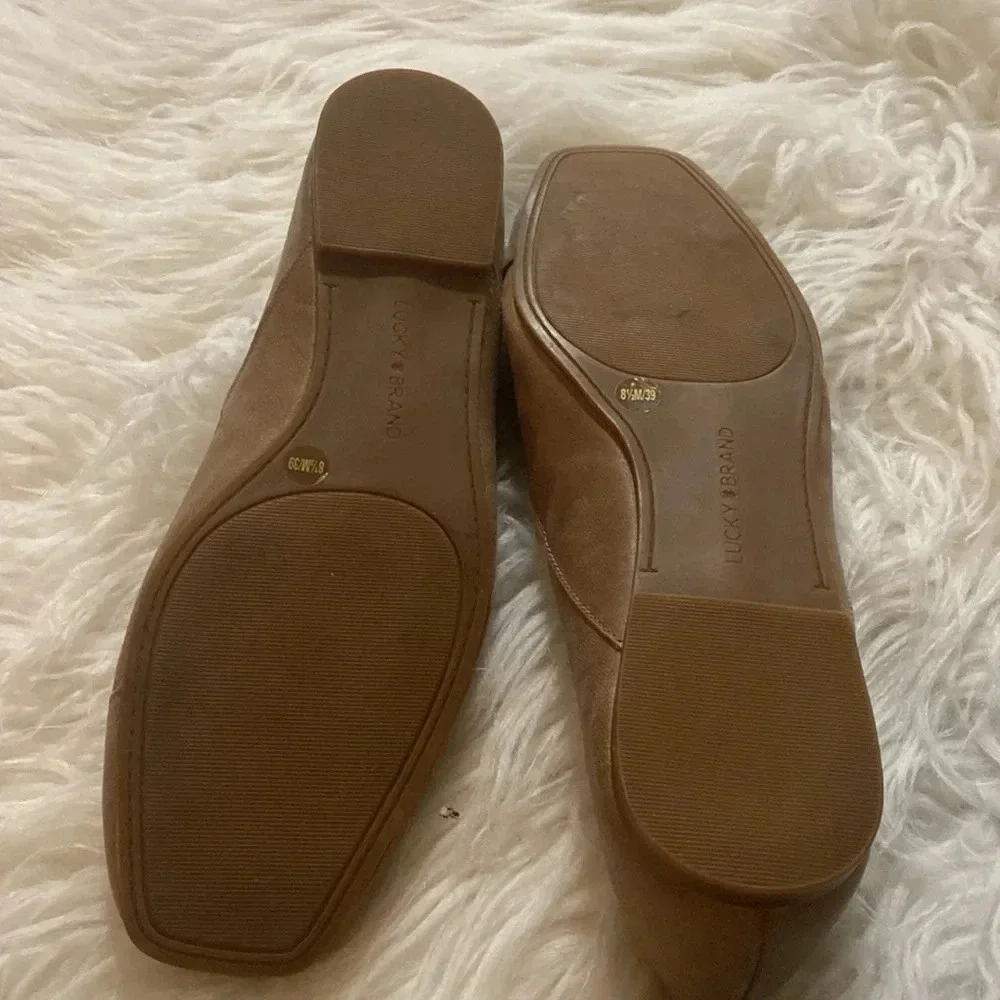 Lucky Brand Size 8.5M NWOT Beige Leather Danyiel Flat